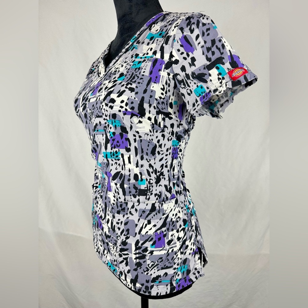 Dickies Abstract Print Scrub Top - Picture 2 of 6